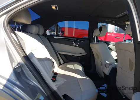 2010 Mercedes-Benz E-Class E 550 Luxury z USA, uszkodzony, nr VIN WDDHF7CB5AA191343